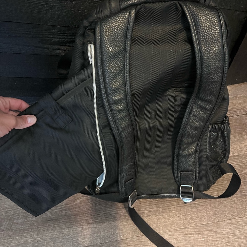 Itzy Ritzy Boss Plus Large Diaper Bag Backpack - Picture 4 of 6